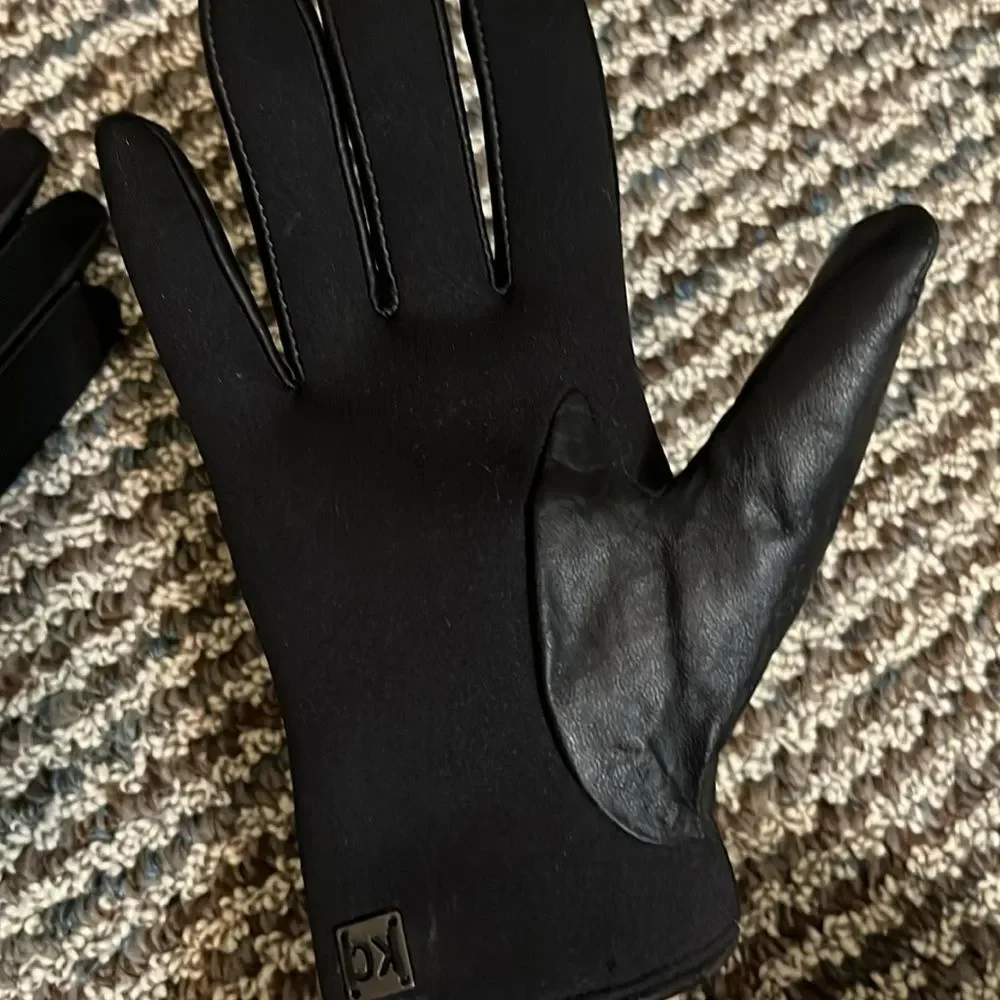 Reaction Kenneth Cole Women’s Black Studded Suede Leather Gloves L